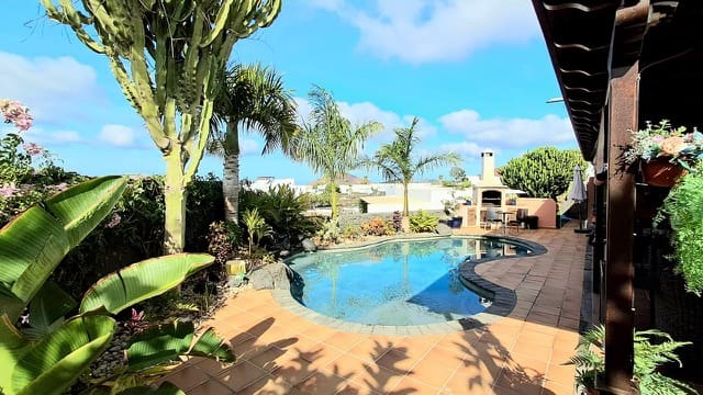 4 soveværelse Villa til salg i Yaiza med swimmingpool garage - € 680.000 (Ref: 9331733)