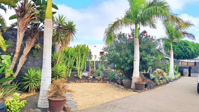 4 soveværelse Villa til salg i Yaiza med swimmingpool garage - € 680.000 (Ref: 9331733)