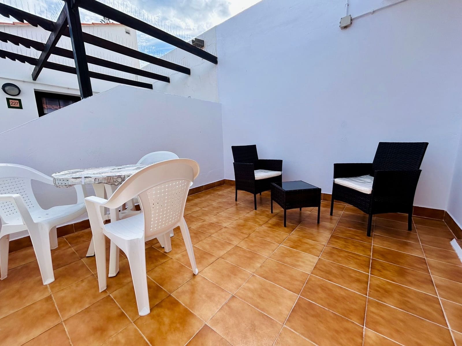 1 slaapkamer Appartement te koop in Caleta de Fuste met zwembad - € 175.000 (Ref: 9428770)