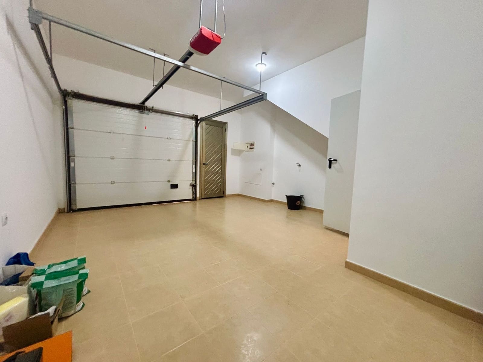 3 slaapkamer Rijtjeshuis te koop in Costa de Antigua met garage - € 240.000 (Ref: 9436426)
