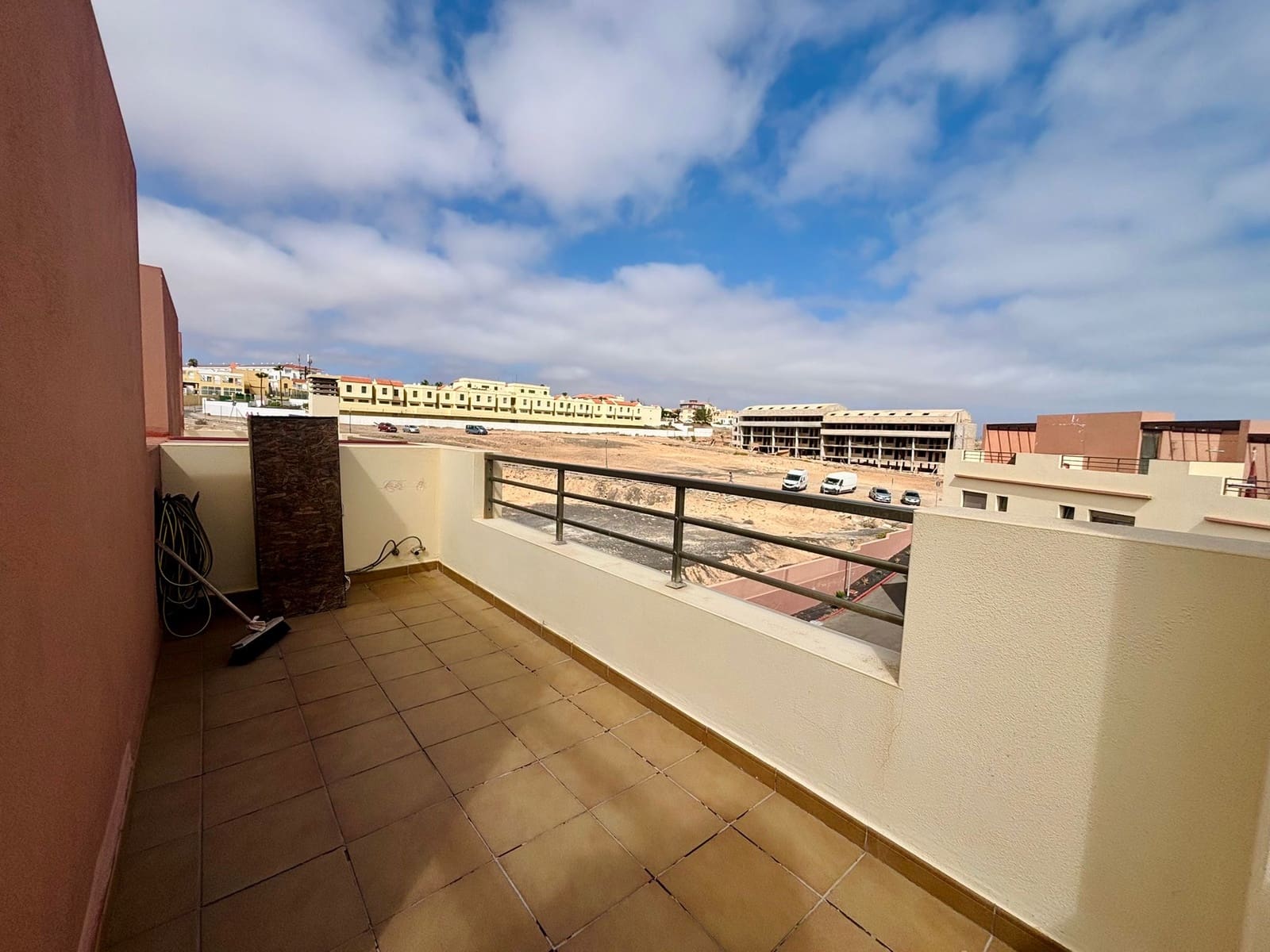 3 slaapkamer Rijtjeshuis te koop in Costa de Antigua met garage - € 240.000 (Ref: 9436426)