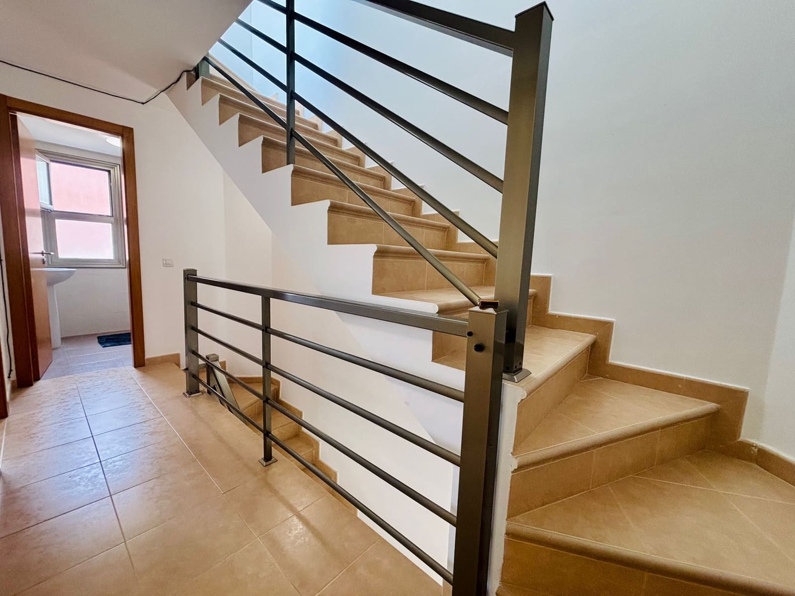 3 slaapkamer Rijtjeshuis te koop in Costa de Antigua met garage - € 240.000 (Ref: 9436426)