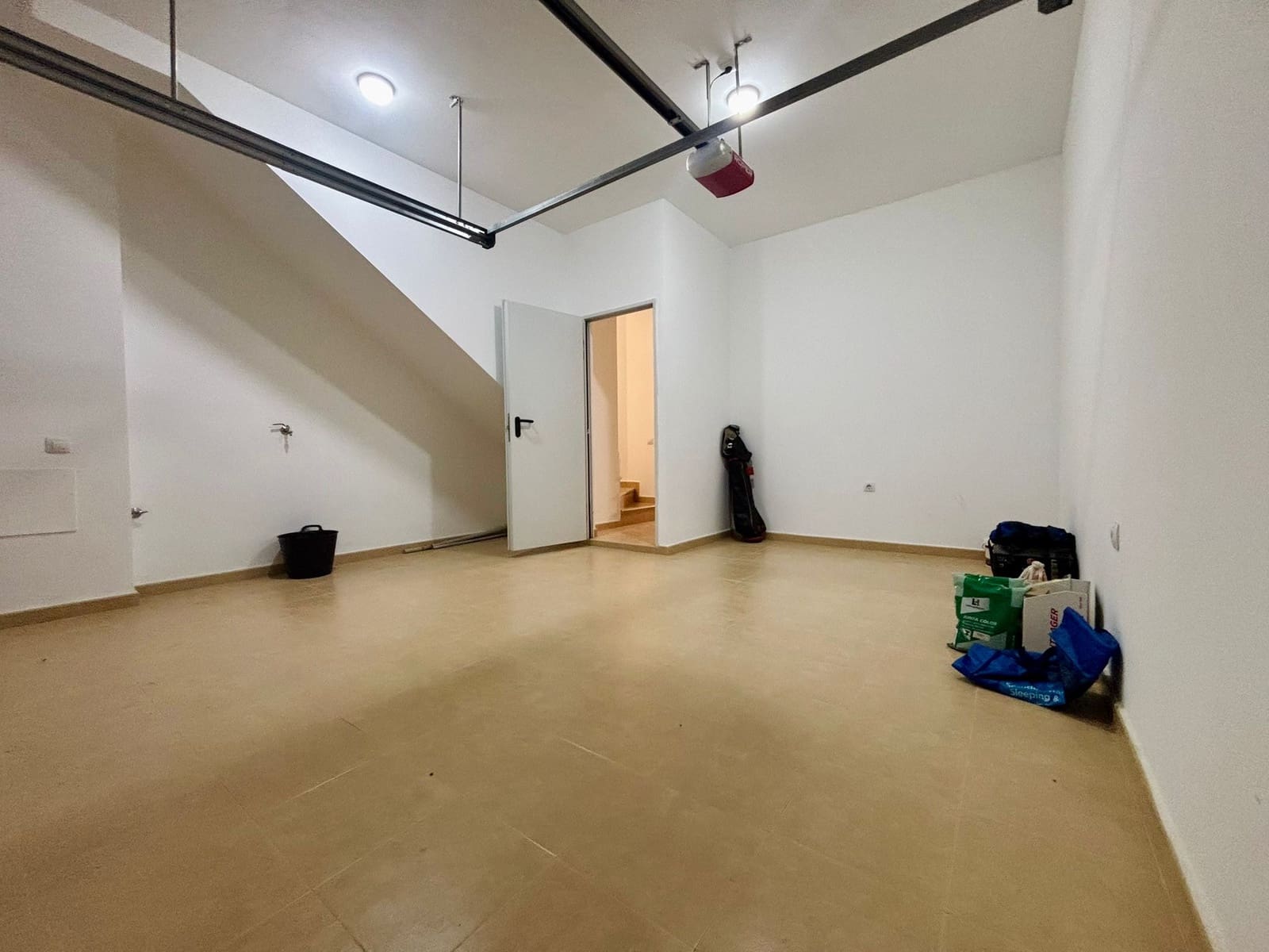 3 slaapkamer Rijtjeshuis te koop in Costa de Antigua met garage - € 240.000 (Ref: 9436426)