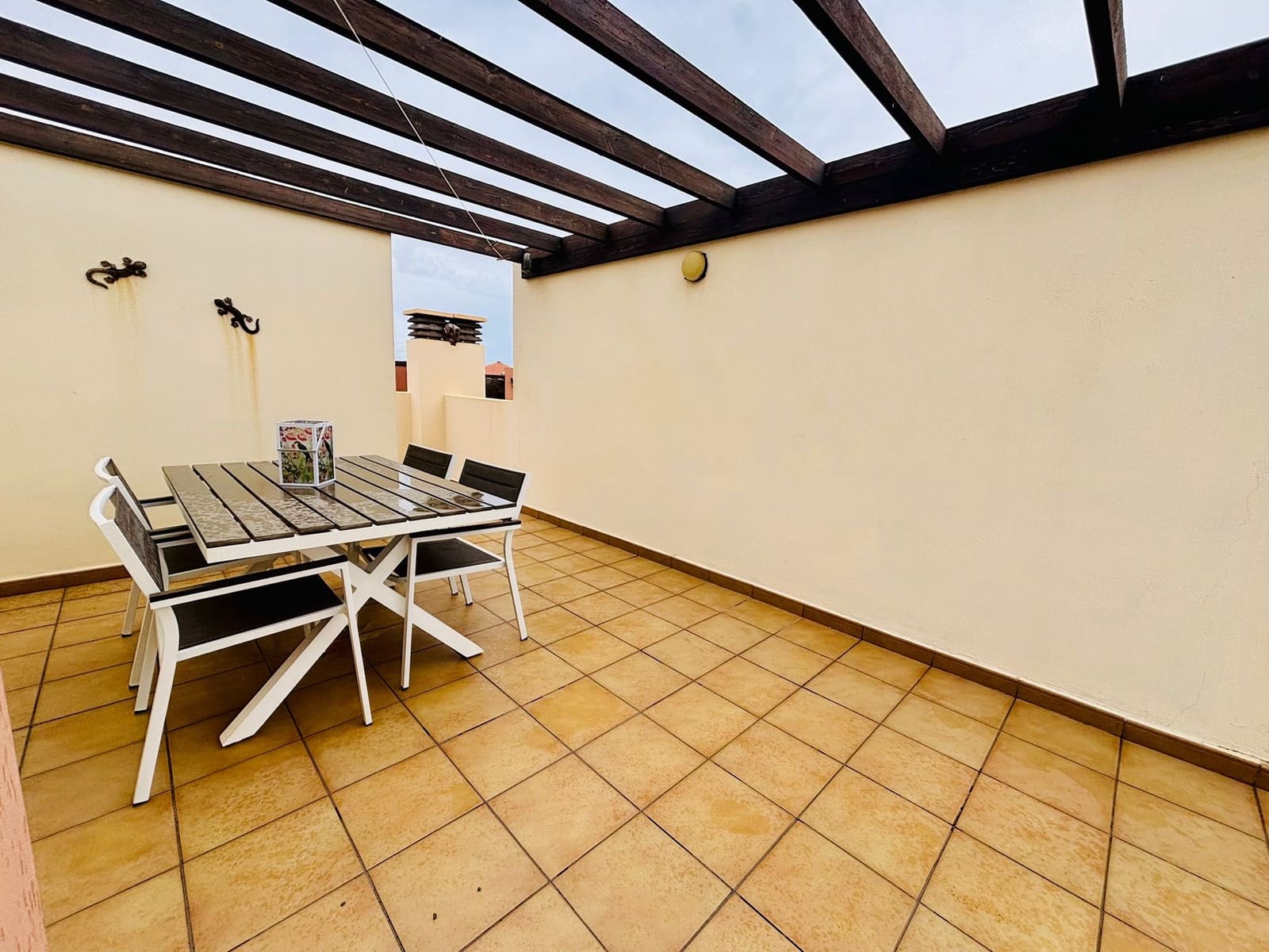 3 slaapkamer Rijtjeshuis te koop in Costa de Antigua met garage - € 240.000 (Ref: 9436426)