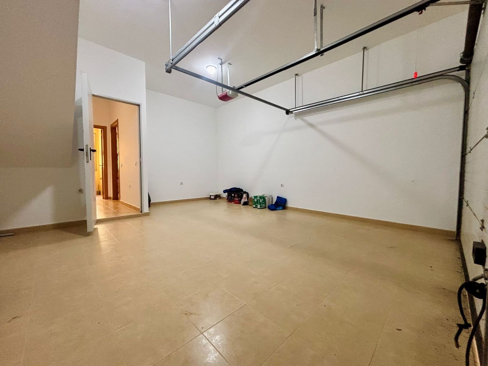 3 slaapkamer Rijtjeshuis te koop in Costa de Antigua met garage - € 240.000 (Ref: 9436426)