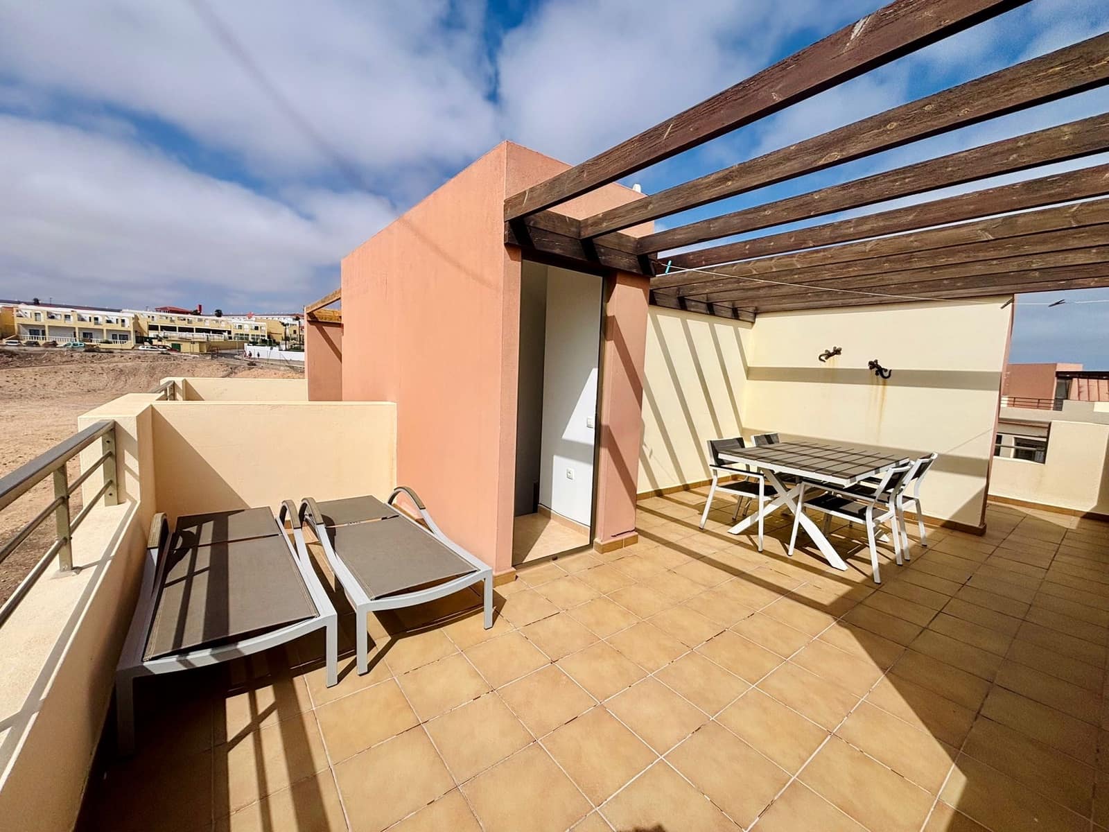 3 slaapkamer Rijtjeshuis te koop in Costa de Antigua met garage - € 240.000 (Ref: 9436426)