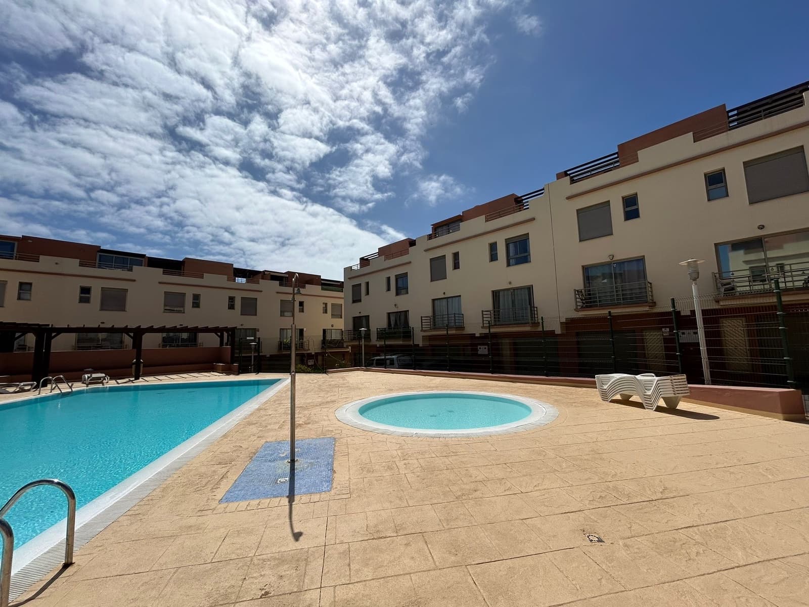 3 slaapkamer Rijtjeshuis te koop in Costa de Antigua met garage - € 240.000 (Ref: 9436426)