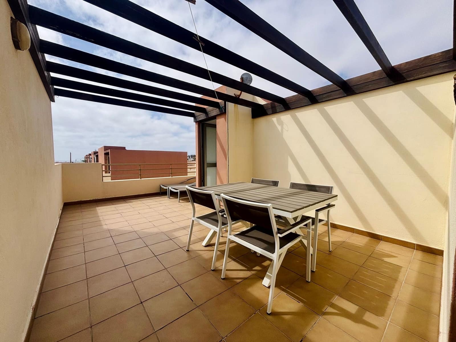3 slaapkamer Rijtjeshuis te koop in Costa de Antigua met garage - € 240.000 (Ref: 9436426)