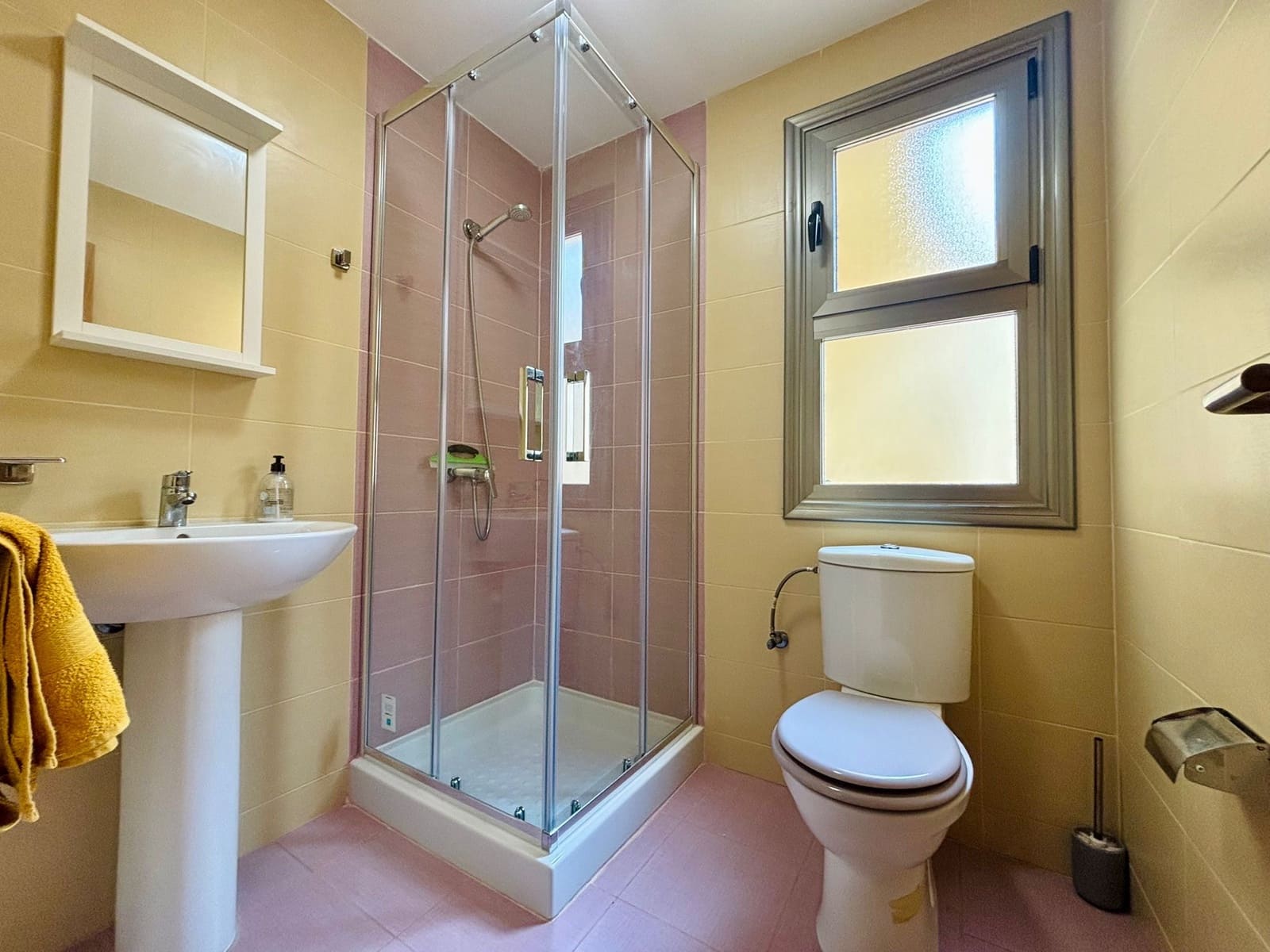 3 slaapkamer Rijtjeshuis te koop in Costa de Antigua met garage - € 240.000 (Ref: 9436426)