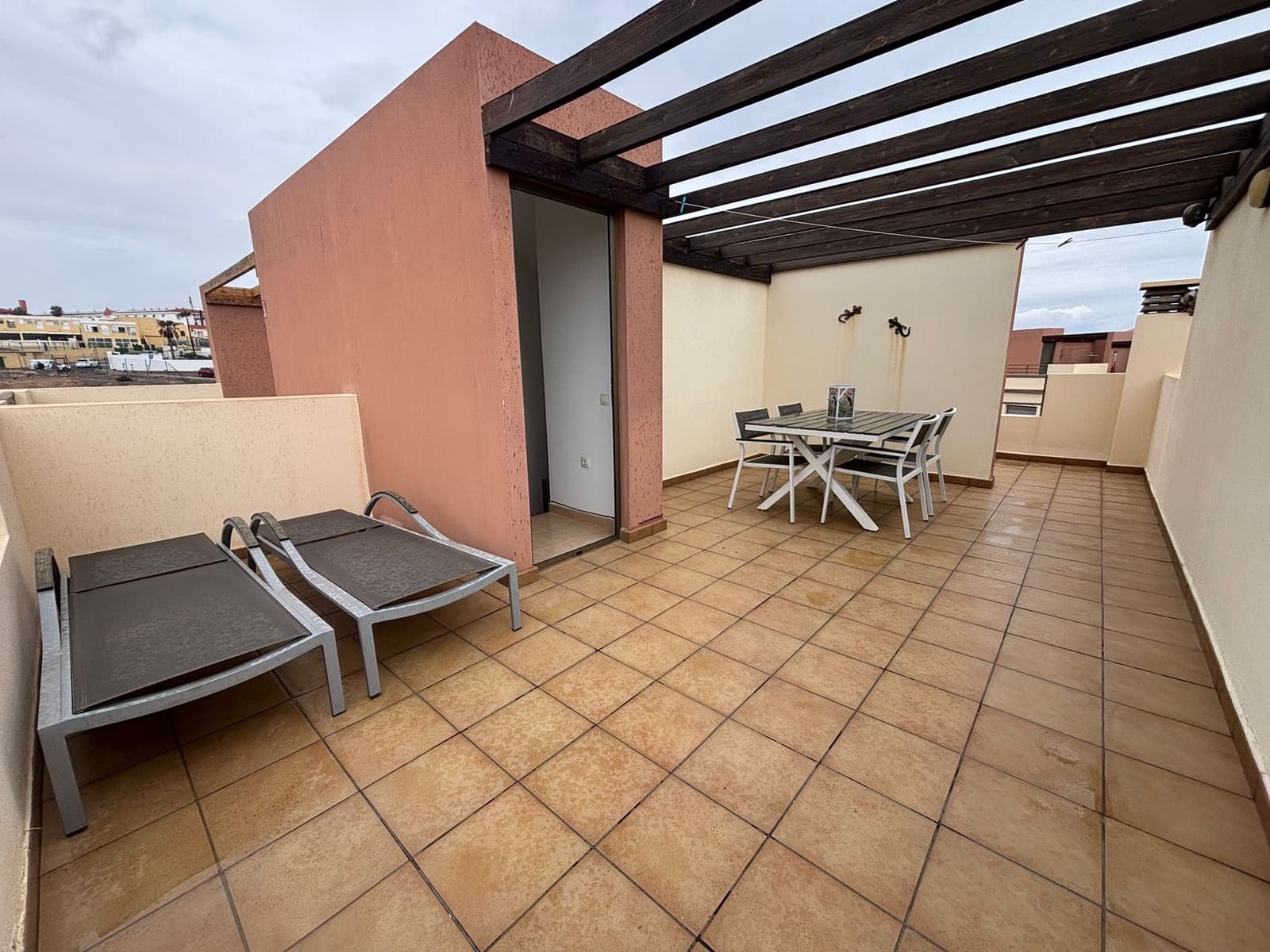3 slaapkamer Rijtjeshuis te koop in Costa de Antigua met garage - € 240.000 (Ref: 9436426)