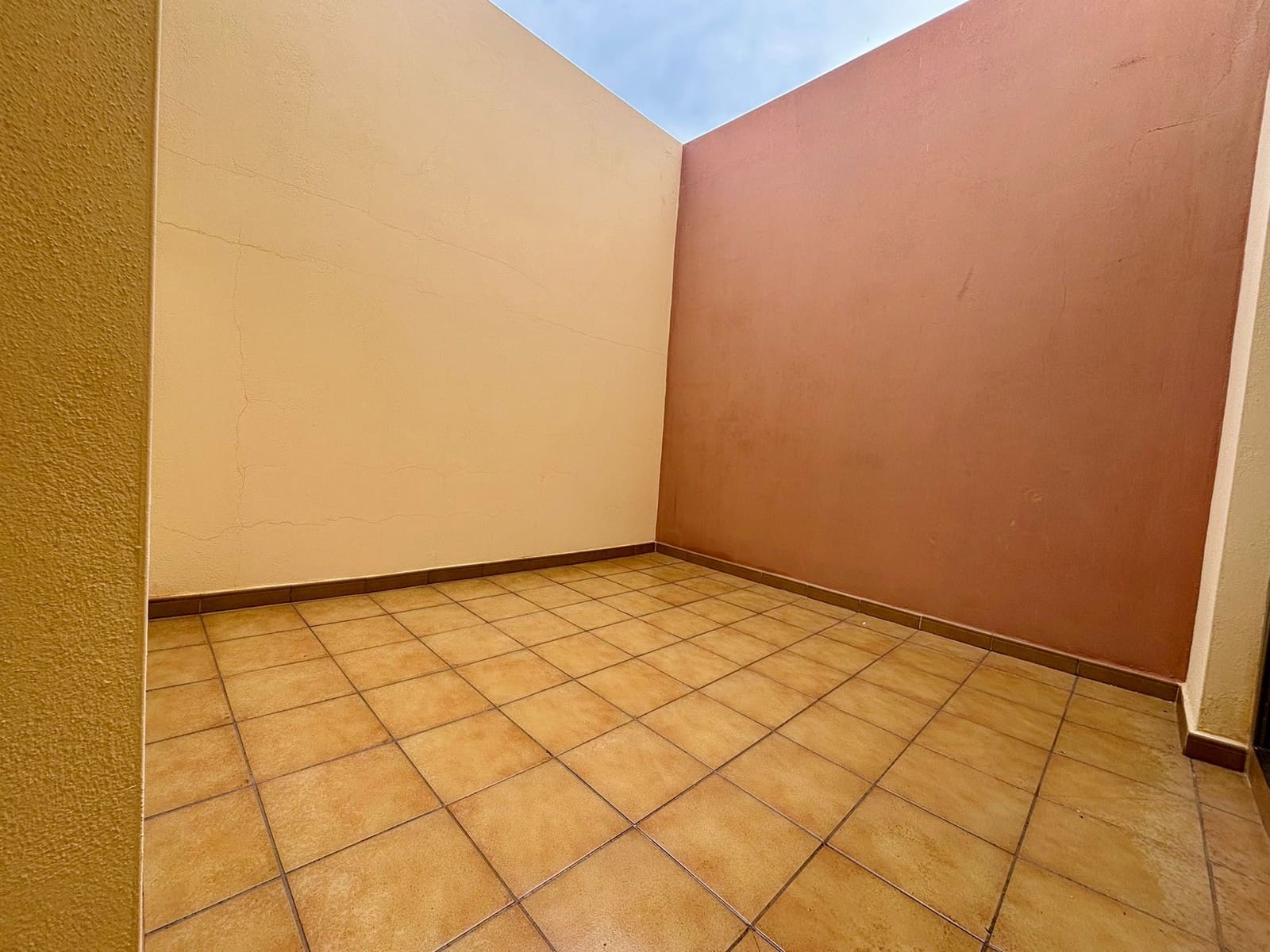 3 slaapkamer Rijtjeshuis te koop in Costa de Antigua met garage - € 240.000 (Ref: 9436426)