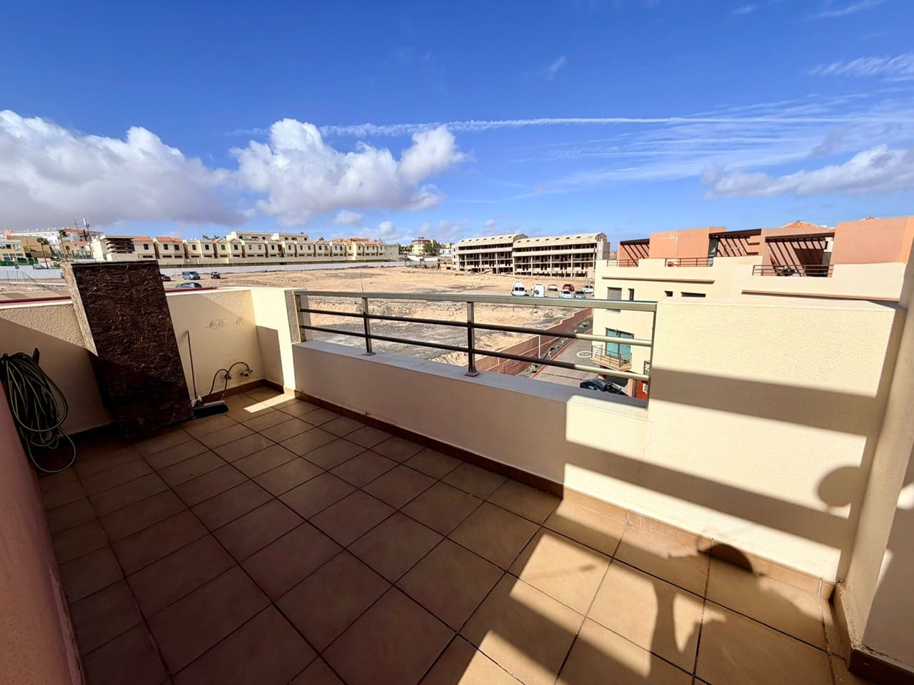 3 slaapkamer Rijtjeshuis te koop in Costa de Antigua met garage - € 240.000 (Ref: 9436426)