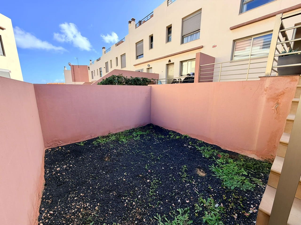 3 slaapkamer Rijtjeshuis te koop in Costa de Antigua met garage - € 240.000 (Ref: 9436426)