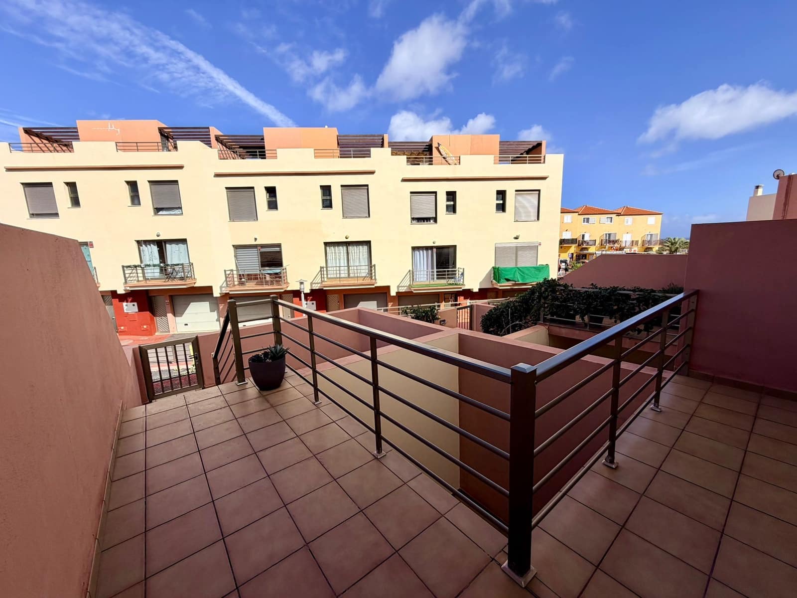 3 slaapkamer Rijtjeshuis te koop in Costa de Antigua met garage - € 240.000 (Ref: 9436426)