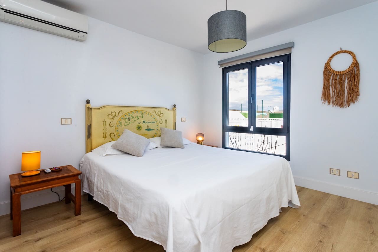 4 bedroom Villa for sale in Costa Teguise with pool garage - € 895,000 (Ref: 9494854)