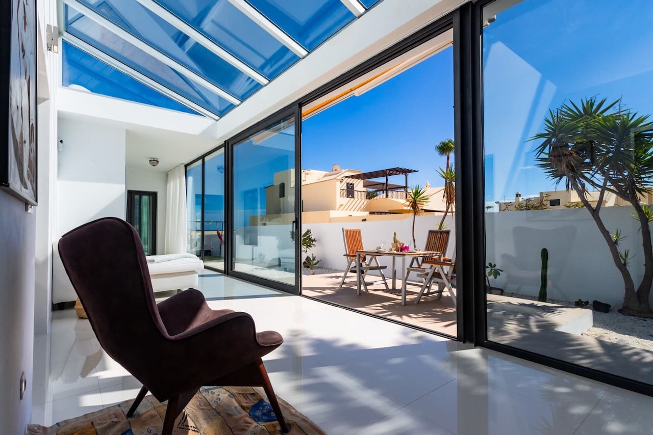 4 bedroom Villa for sale in Costa Teguise with pool garage - € 895,000 (Ref: 9494854)