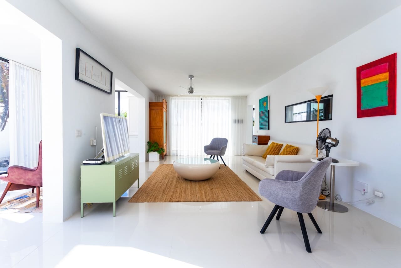 4 bedroom Villa for sale in Costa Teguise with pool garage - € 895,000 (Ref: 9494854)