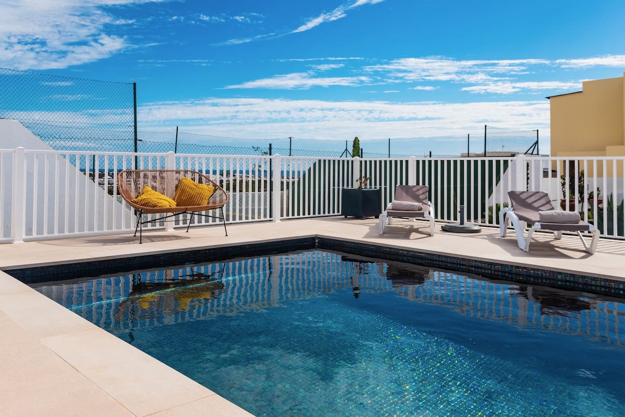 4 bedroom Villa for sale in Costa Teguise with pool garage - € 895,000 (Ref: 9494854)