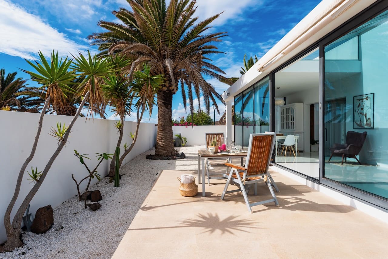 4 bedroom Villa for sale in Costa Teguise with pool garage - € 895,000 (Ref: 9494854)