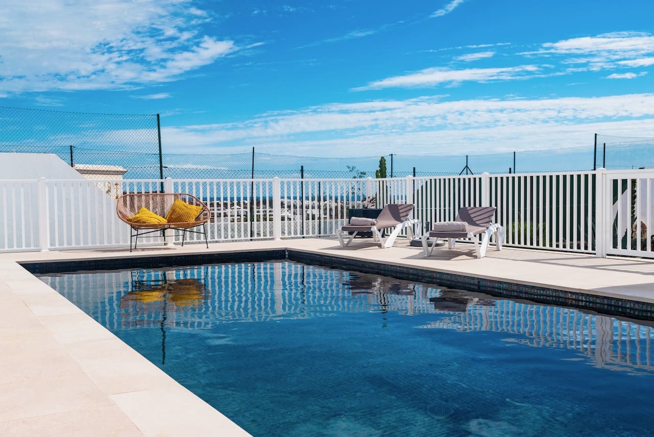 4 bedroom Villa for sale in Costa Teguise with pool garage - € 895,000 (Ref: 9494854)