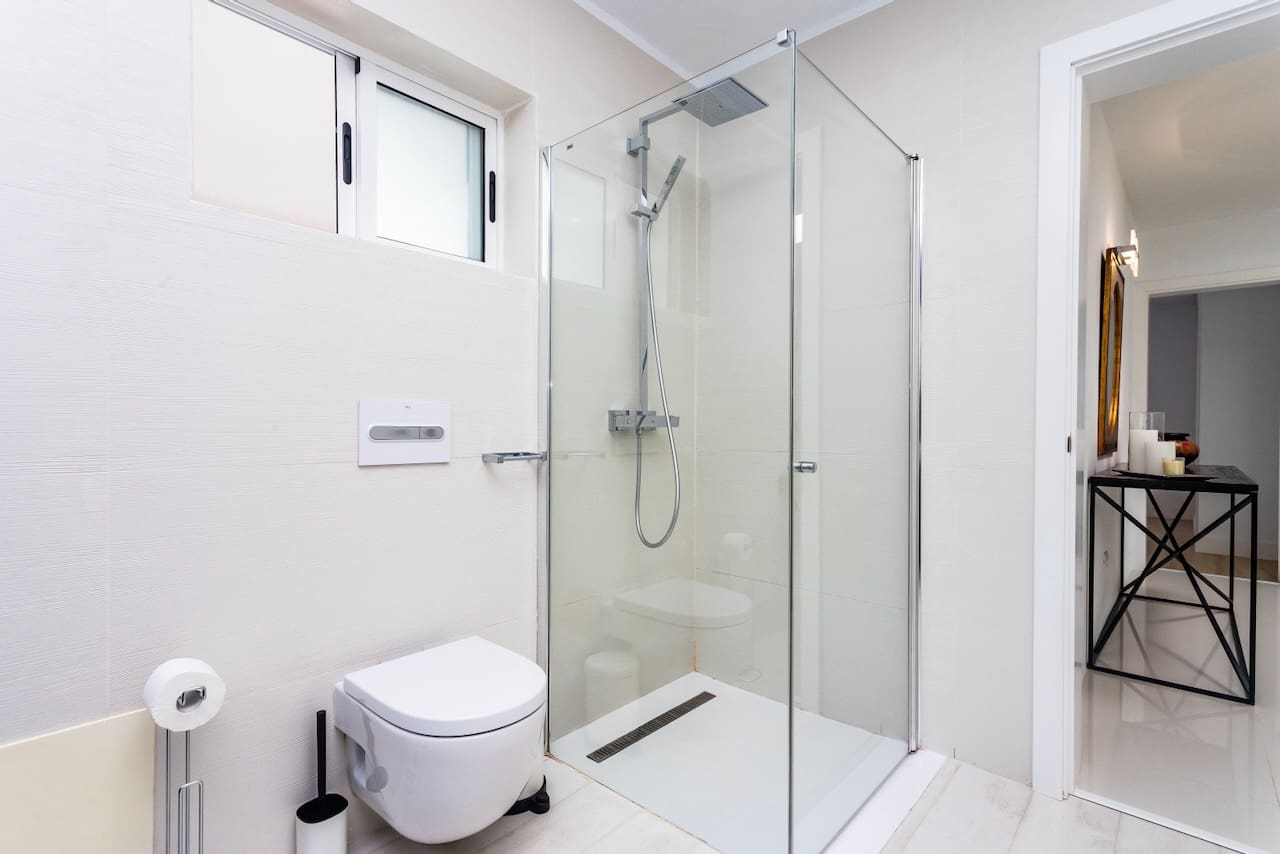 4 bedroom Villa for sale in Costa Teguise with pool garage - € 895,000 (Ref: 9494854)