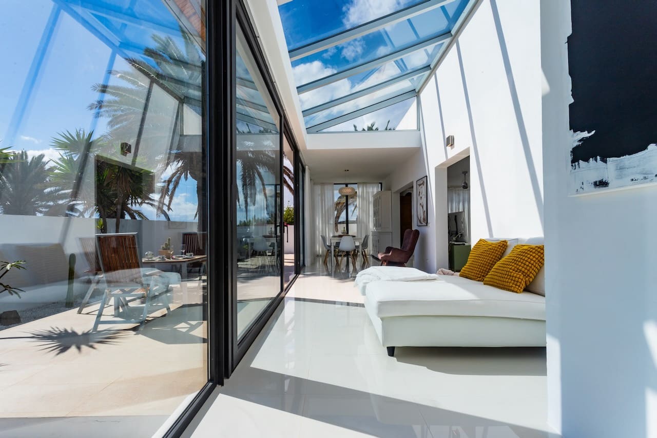 4 bedroom Villa for sale in Costa Teguise with pool garage - € 895,000 (Ref: 9494854)