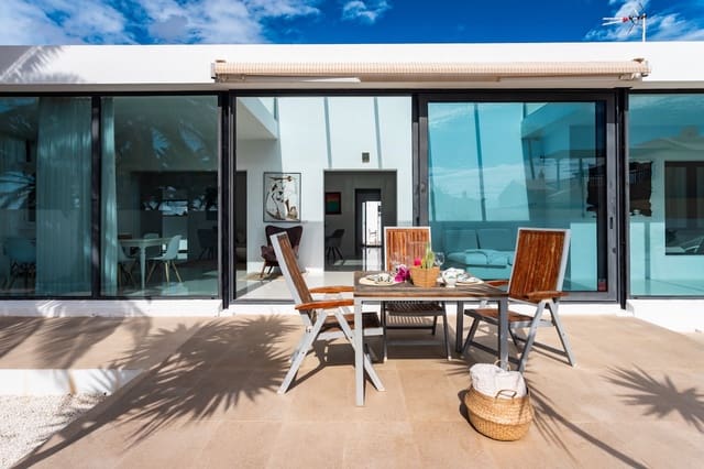 4 bedroom Villa for sale in Costa Teguise, Teguise with pool garage - € 895,000 (Ref: 9494854)