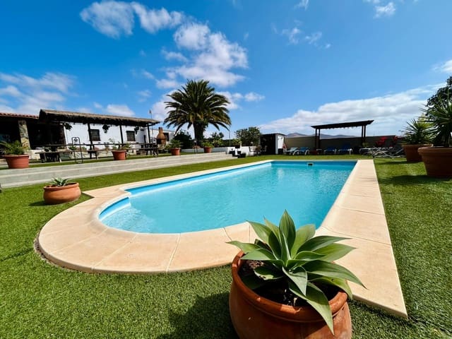 5 bedroom Finca/Country House for sale in Triquivijate, Antigua with pool garage - € 499,000 (Ref: 9521815)