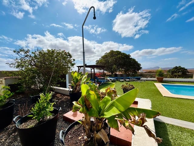 5 bedroom Finca/Country House for sale in Triquivijate, Antigua with pool garage - € 499,000 (Ref: 9521815)