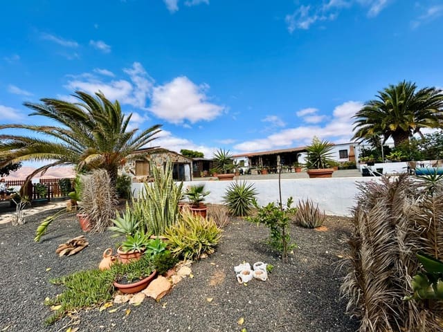 5 bedroom Finca/Country House for sale in Triquivijate, Antigua with pool garage - € 499,000 (Ref: 9521815)