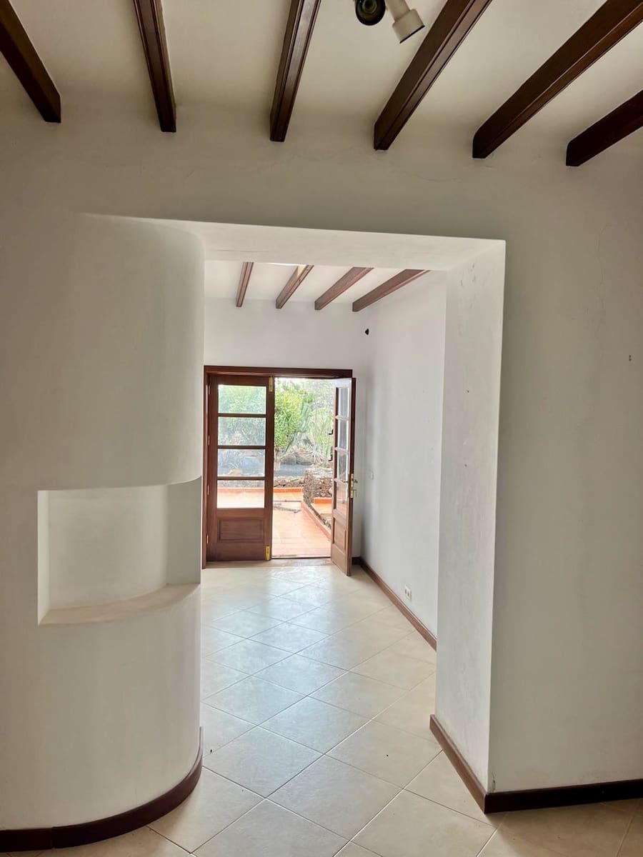 5 bedroom Finca/Country House for sale in Yaiza with pool garage - € 950,000 (Ref: 9525551)