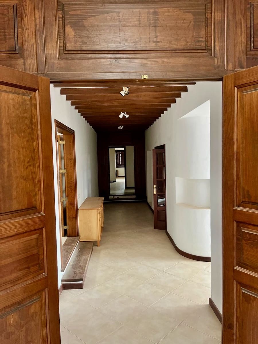 5 bedroom Finca/Country House for sale in Yaiza with pool garage - € 950,000 (Ref: 9525551)