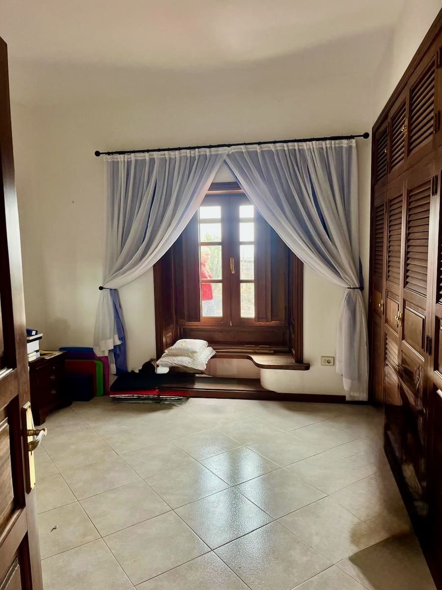 5 bedroom Finca/Country House for sale in Yaiza with pool garage - € 950,000 (Ref: 9525551)