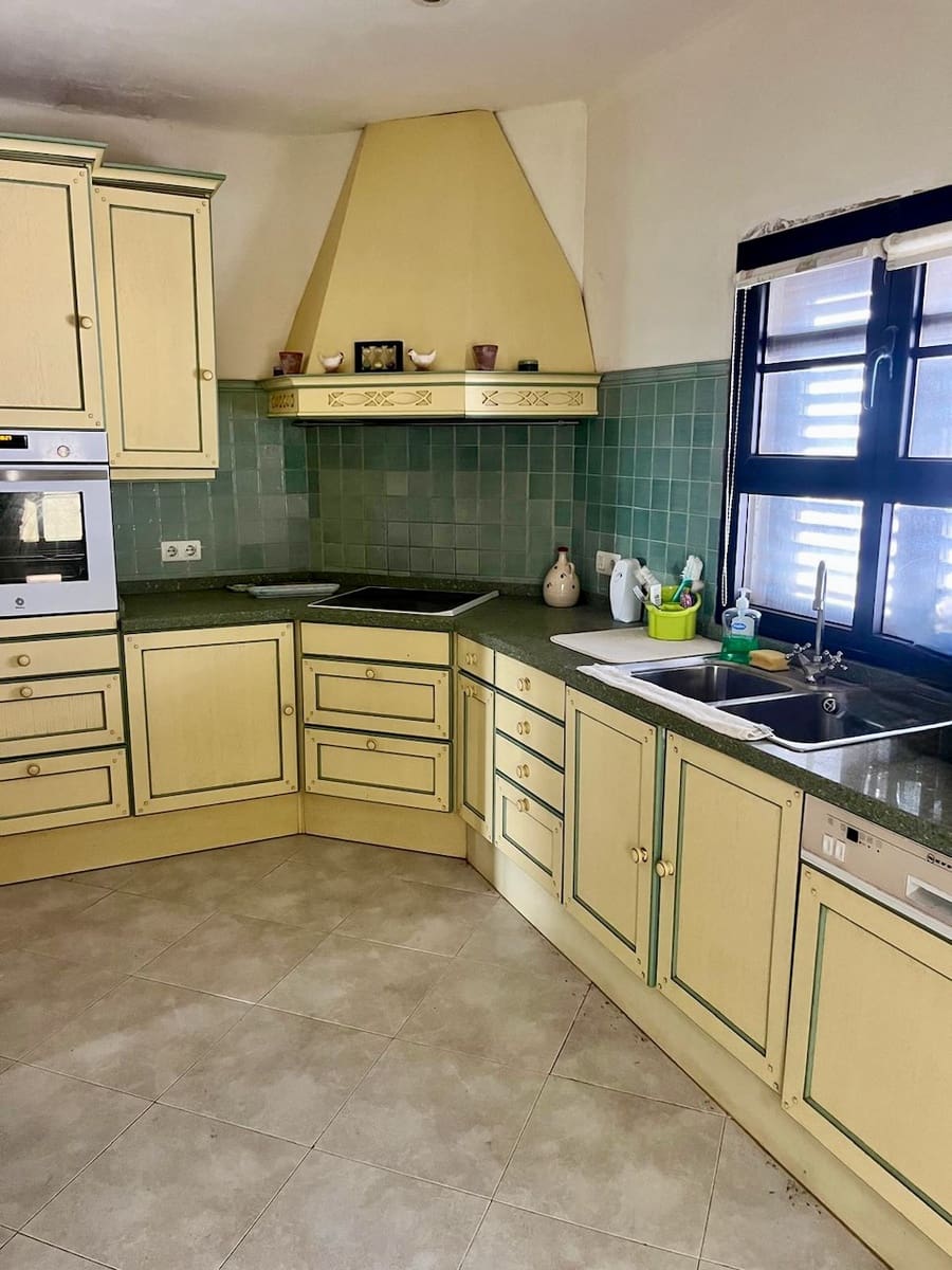 5 bedroom Finca/Country House for sale in Yaiza with pool garage - € 950,000 (Ref: 9525551)