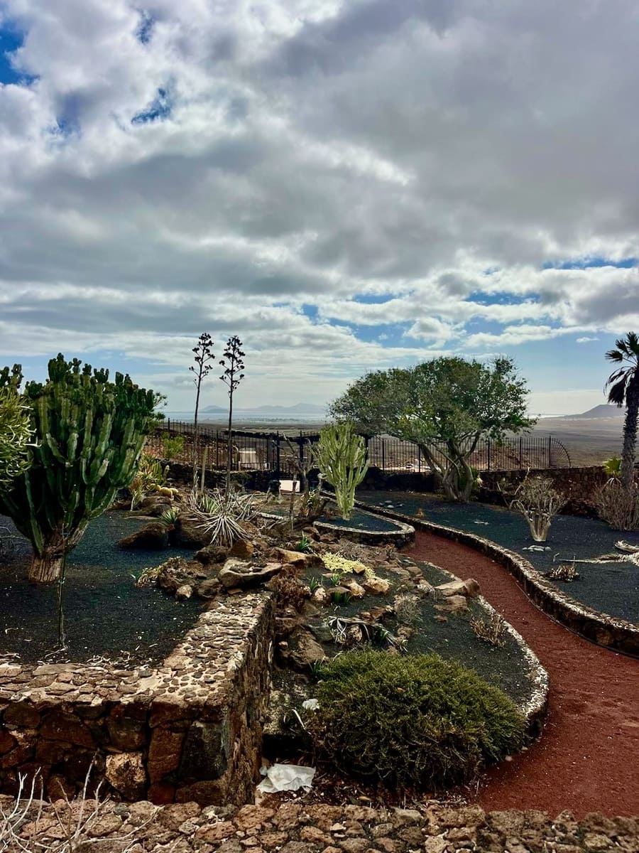 5 bedroom Finca/Country House for sale in Yaiza with pool garage - € 950,000 (Ref: 9525551)