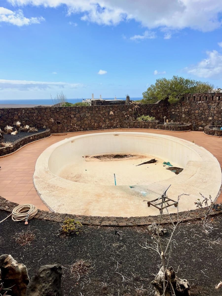 5 bedroom Finca/Country House for sale in Yaiza with pool garage - € 950,000 (Ref: 9525551)