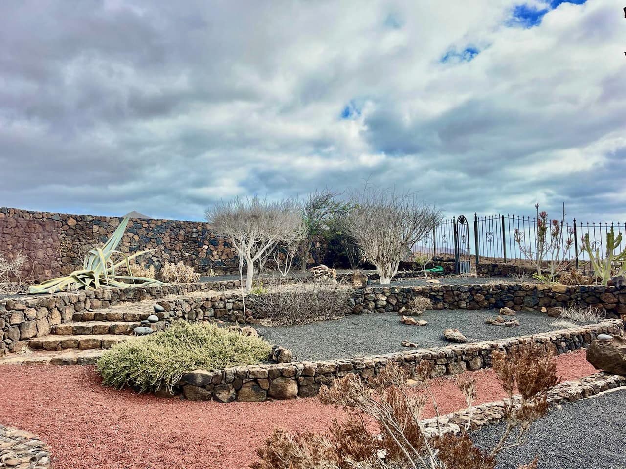 5 bedroom Finca/Country House for sale in Yaiza with pool garage - € 950,000 (Ref: 9525551)