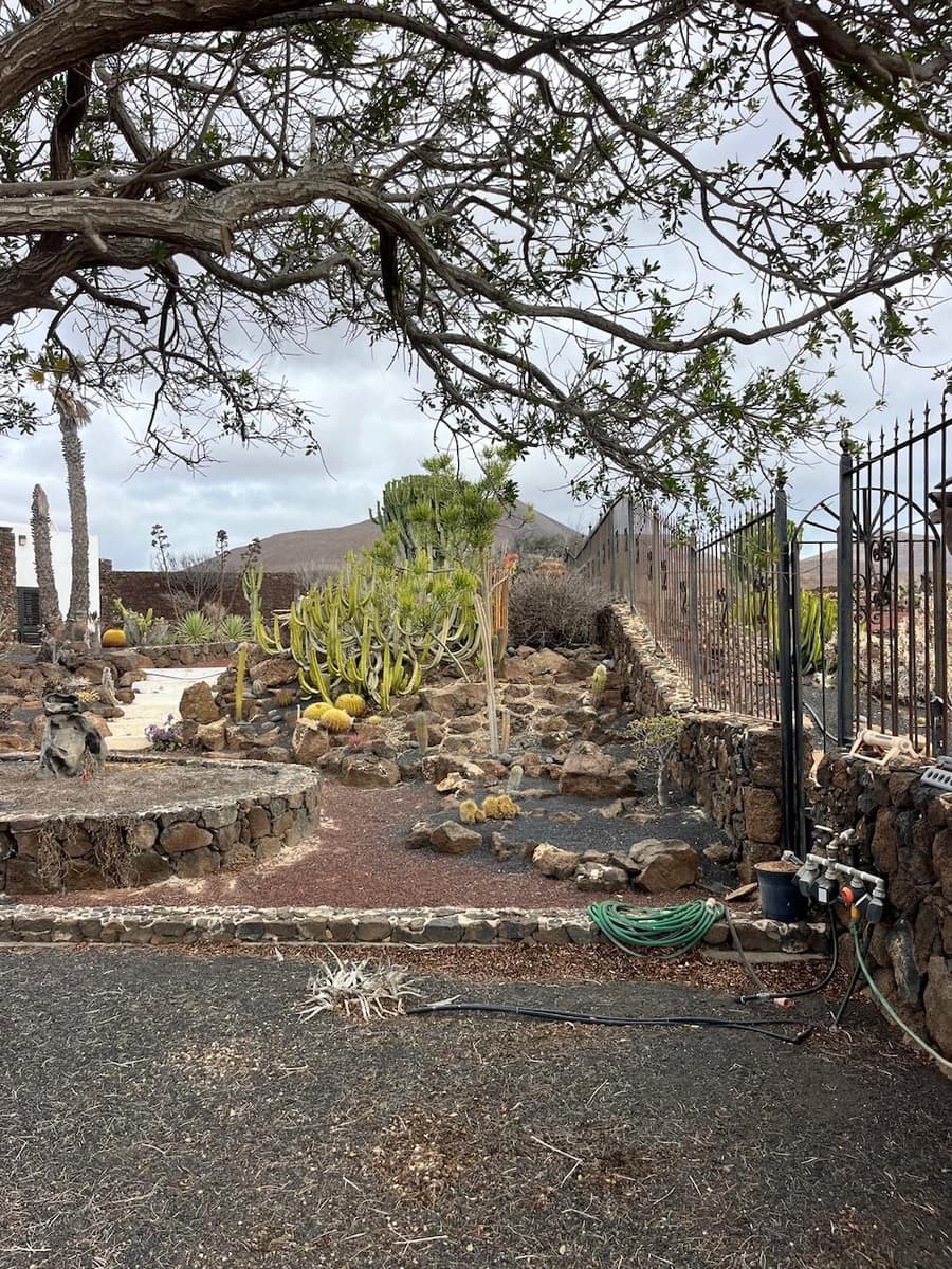 5 bedroom Finca/Country House for sale in Yaiza with pool garage - € 950,000 (Ref: 9525551)