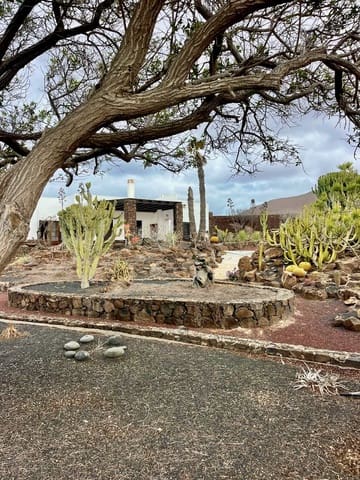 5 bedroom Finca/Country House for sale in Yaiza with pool garage - € 950,000 (Ref: 9525551)