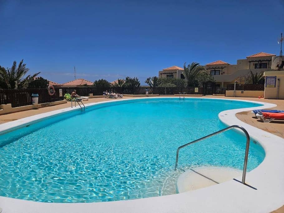 3 bedroom Townhouse for sale in Caleta de Fuste with pool - € 257,000 (Ref: 9528448)