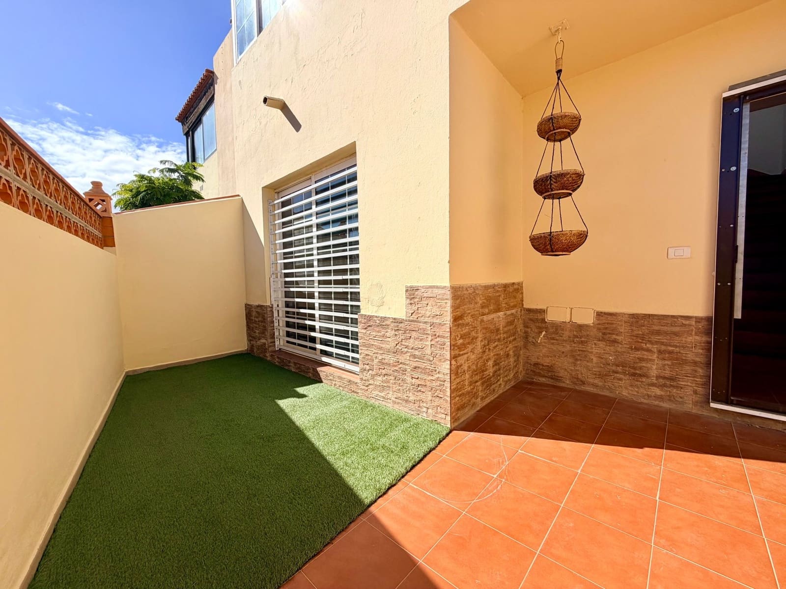 3 bedroom Townhouse for sale in Caleta de Fuste with pool - € 257,000 (Ref: 9528448)