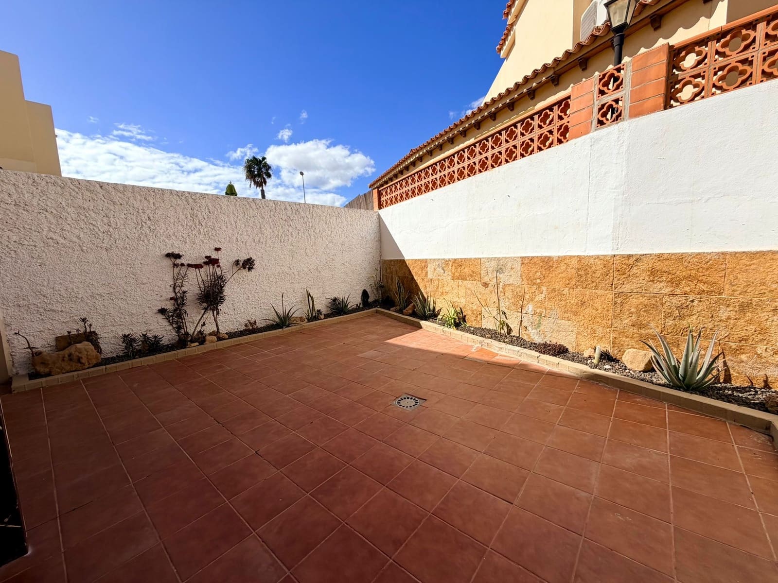 3 bedroom Townhouse for sale in Caleta de Fuste with pool - € 257,000 (Ref: 9528448)