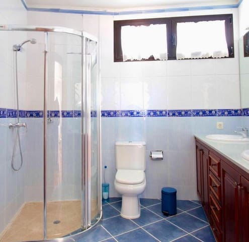 3 slaapkamer Bungalow te koop in Famara, Teguise met garage - € 1.450.000 (Ref: 9528979)