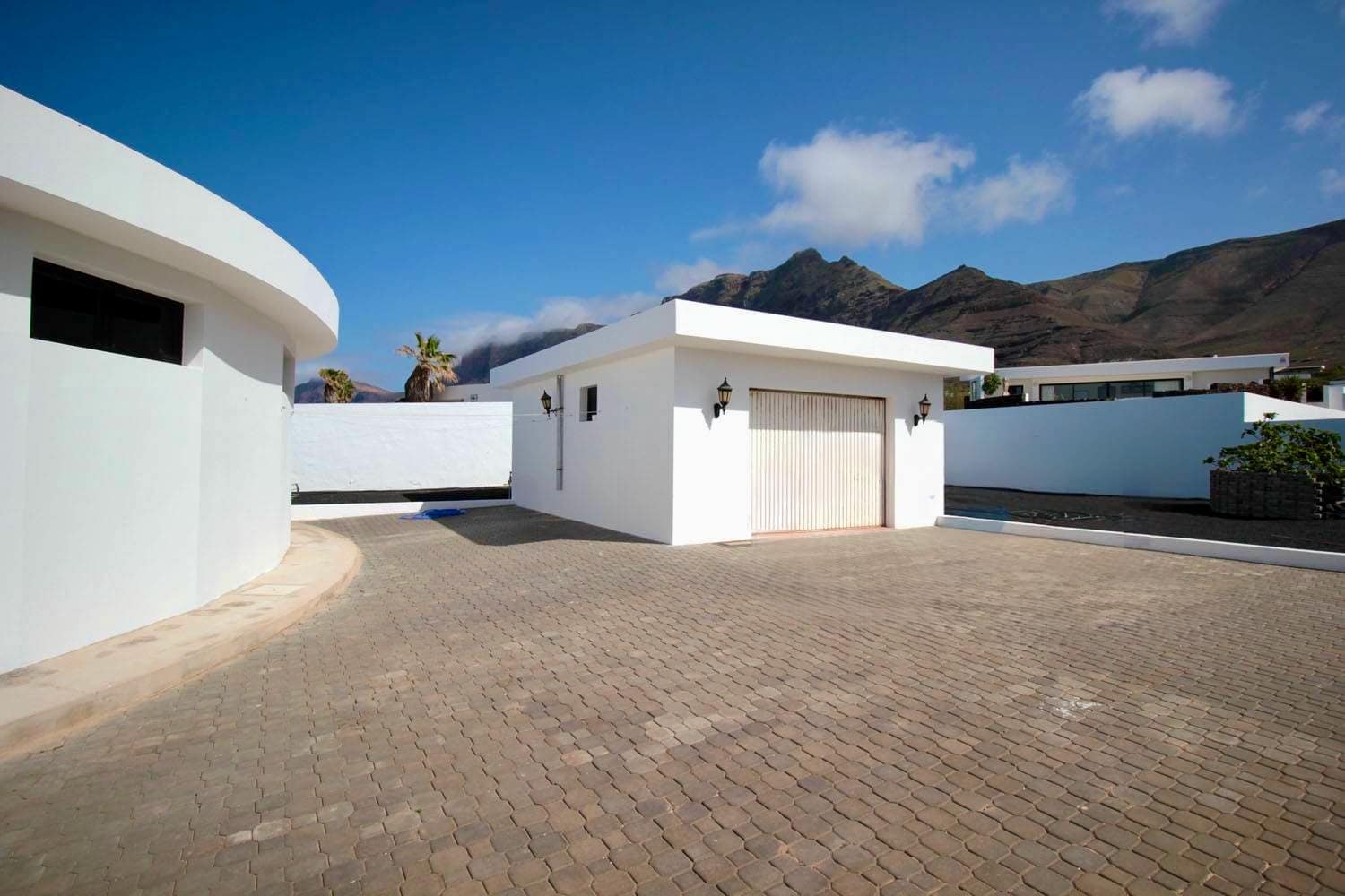 3 slaapkamer Bungalow te koop in Famara met garage - € 1.450.000 (Ref: 9528979)