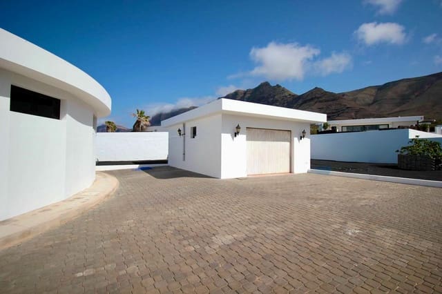 3 slaapkamer Bungalow te koop in Famara, Teguise met garage - € 1.450.000 (Ref: 9528979)