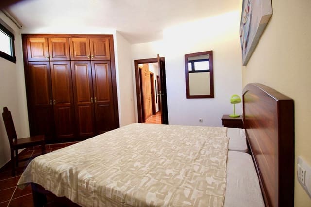 3 slaapkamer Bungalow te koop in Famara, Teguise met garage - € 1.450.000 (Ref: 9528979)