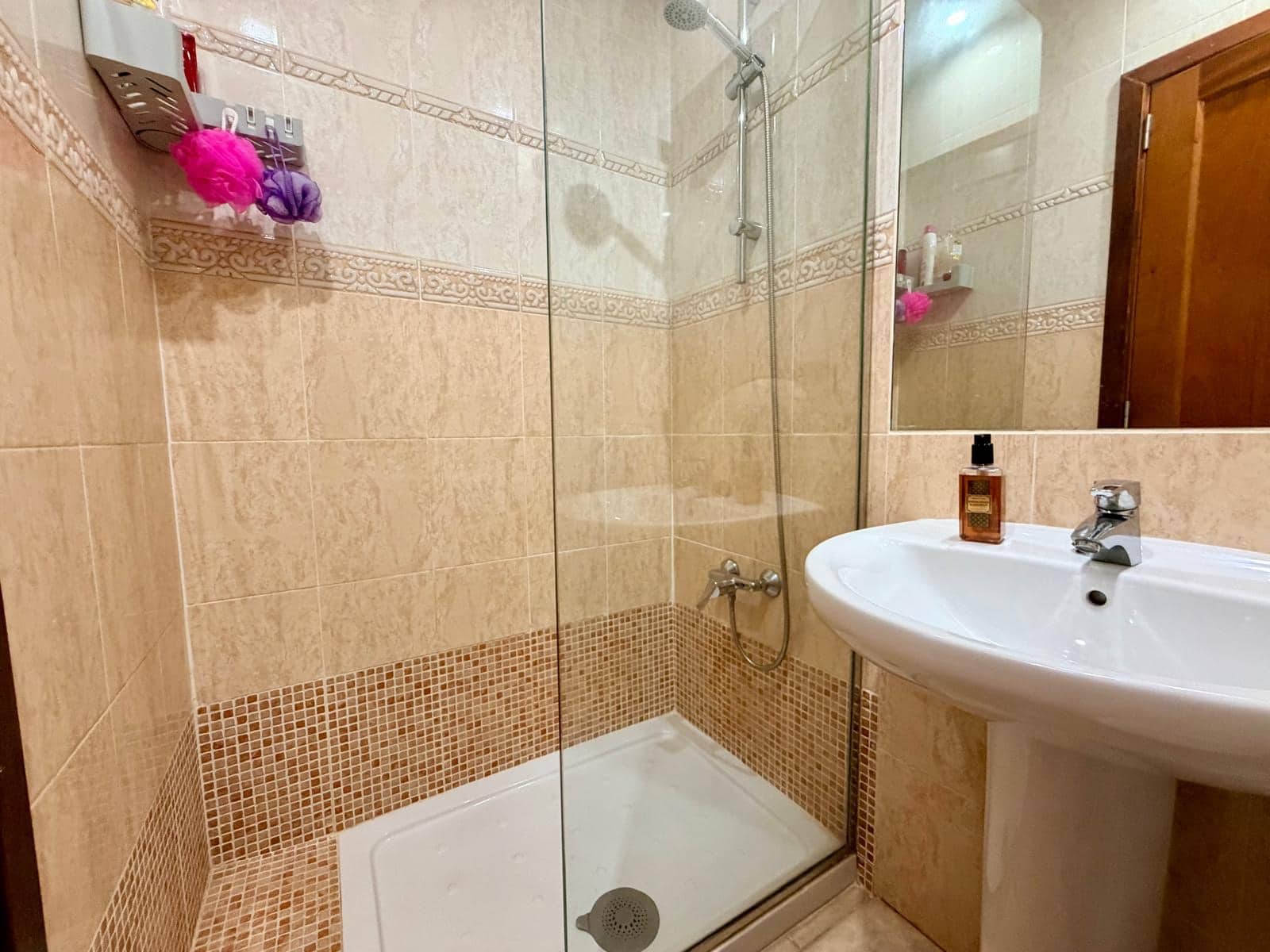 3 makuuhuone Paritalo myytävänä paikassa Caleta de Fuste mukana uima-altaan 
autotalli - 335 000 € (Ref: 9535113)