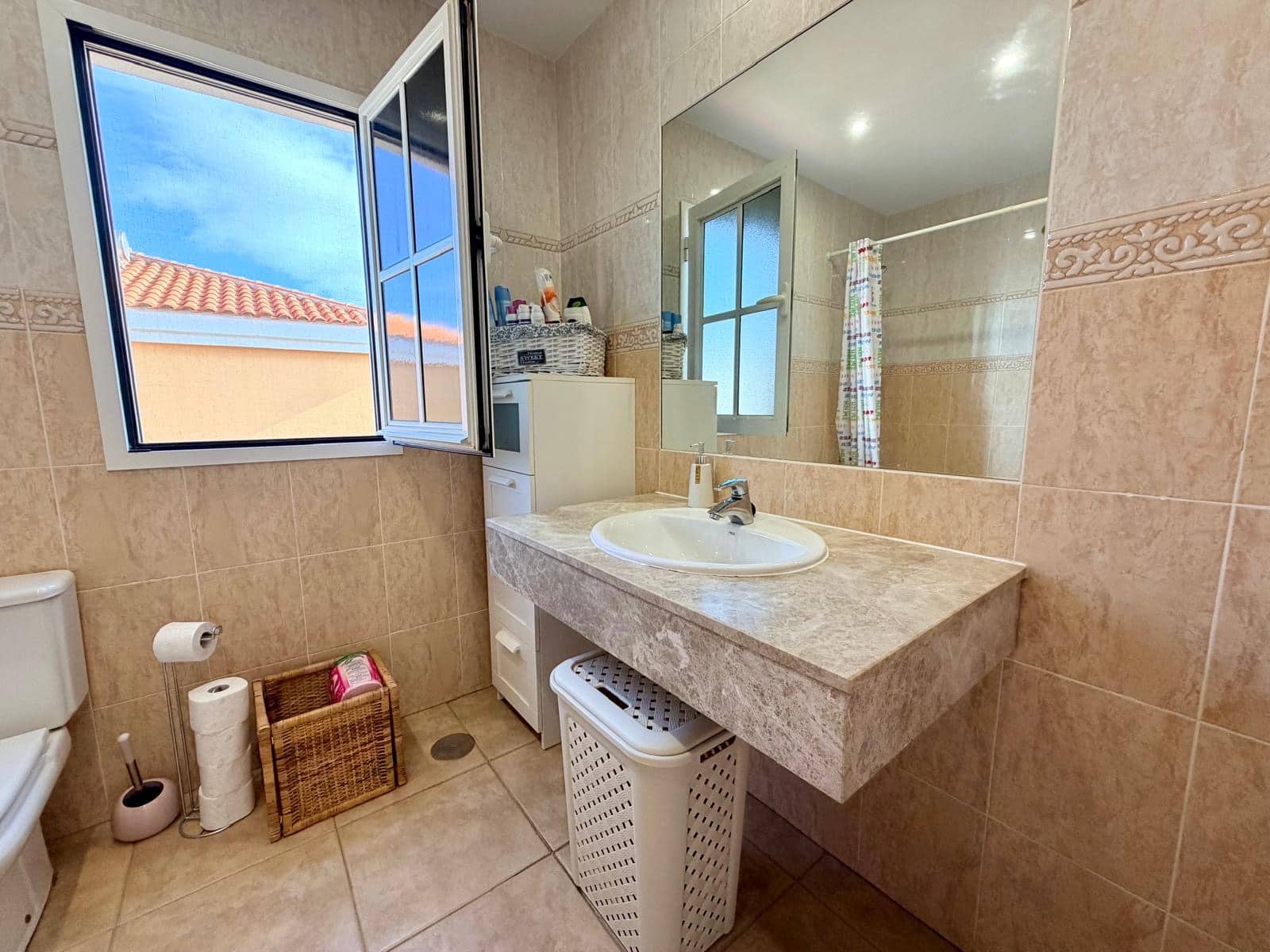 3 makuuhuone Paritalo myytävänä paikassa Caleta de Fuste mukana uima-altaan 
autotalli - 335 000 € (Ref: 9535113)