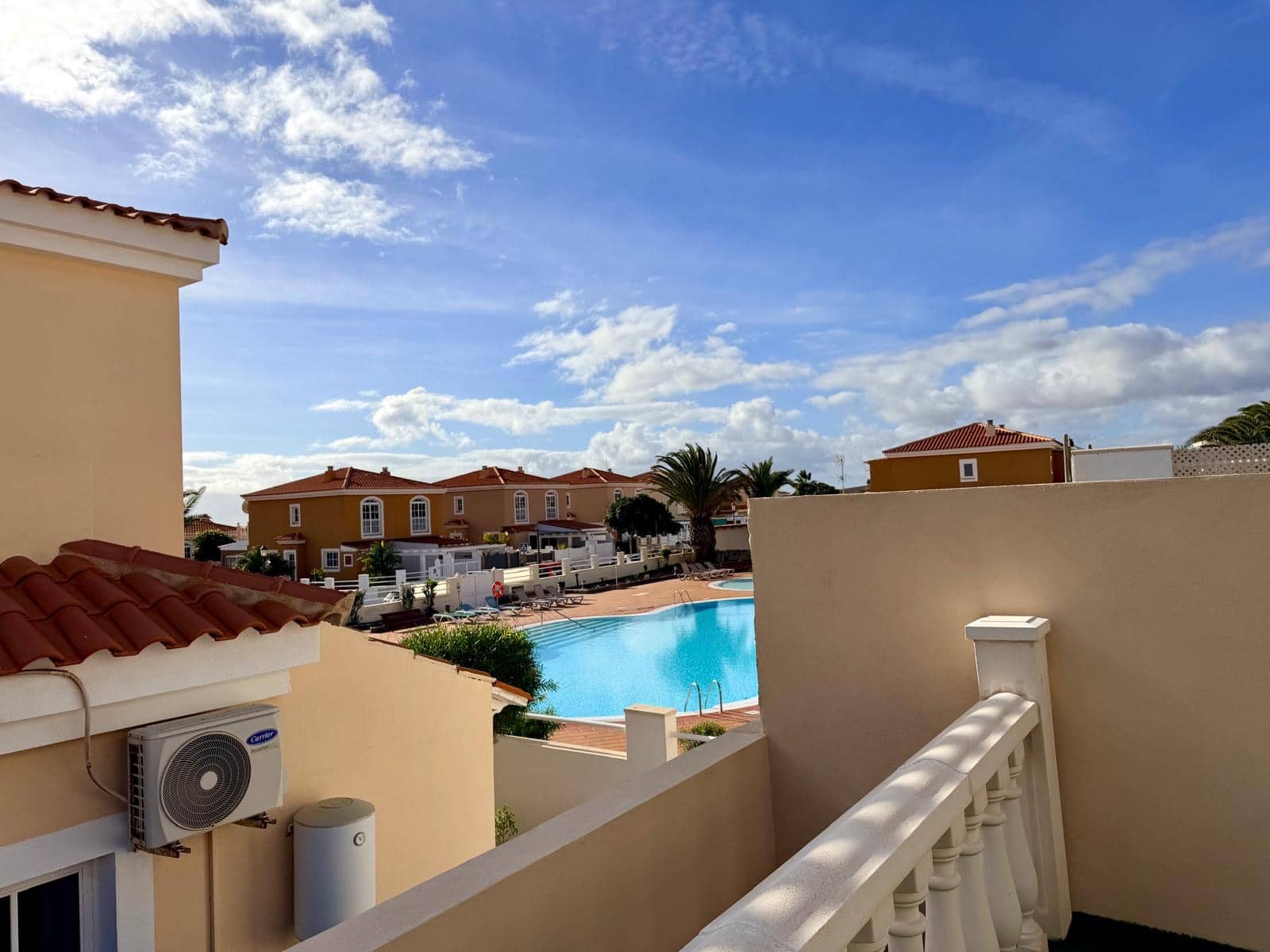 3 makuuhuone Paritalo myytävänä paikassa Caleta de Fuste mukana uima-altaan 
autotalli - 335 000 € (Ref: 9535113)