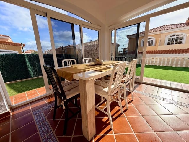 3 makuuhuone Paritalo myytävänä paikassa Caleta de Fuste, Antigua mukana uima-altaan 
autotalli - 335 000 € (Ref: 9535113)